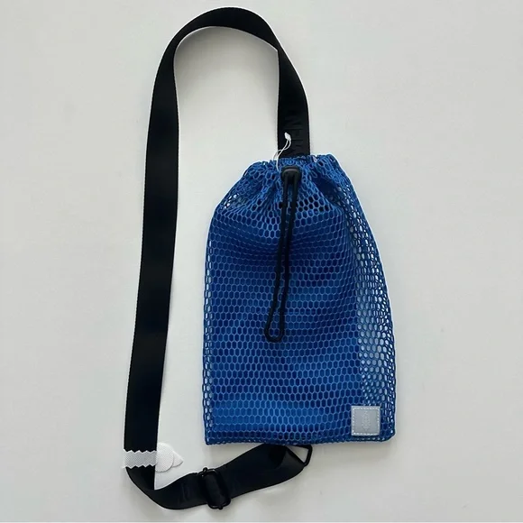 FP Movement Mini Mesh Sling Bag - Picture 13 of 13